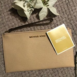 Michael Kors clutch✨